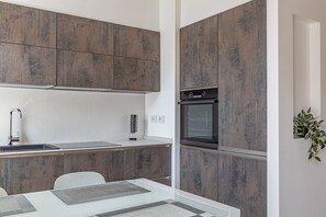 Forno, piano cottura, lavastoviglie
