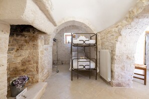 4 dormitorios, tabla de planchar con plancha, wifi y ropa de cama