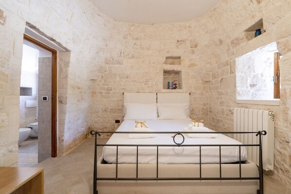 4 chambres, fer et planche à repasser, Wi-Fi, draps fournis