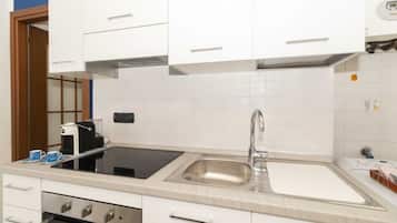 Kühlschrank, Ofen, Herdplatte, Toaster