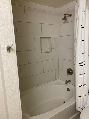 Hair dryer, towels, soap, toilet paper - Austin Oasis on the Greenbelt (Austin)