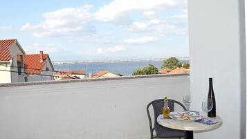 Apartment, 1 Bedroom, Smoking, Balcony | Outdoor dining