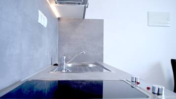 Apartment, 1 Bedroom, Smoking, Balcony | Private kitchen