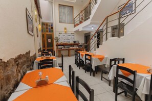 Free daily continental breakfast - Quechua Aparhotel (Cusco)
