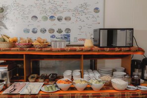 Free daily continental breakfast - Quechua Aparhotel (Cusco)