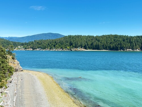 Waterfront Room with Private Bath and Deck Near Marina, Private Beach Access