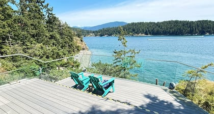 Waterfront Room with Private Bath and Deck Near Marina, Private Beach Access