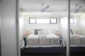 4 bedrooms, desk, WiFi - Dog & Family Friendly, Beach, Pool & Billiards (Warana)