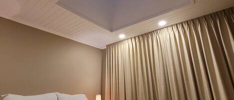 豪華雙人房 | 高級寢具、羽絨被、床單