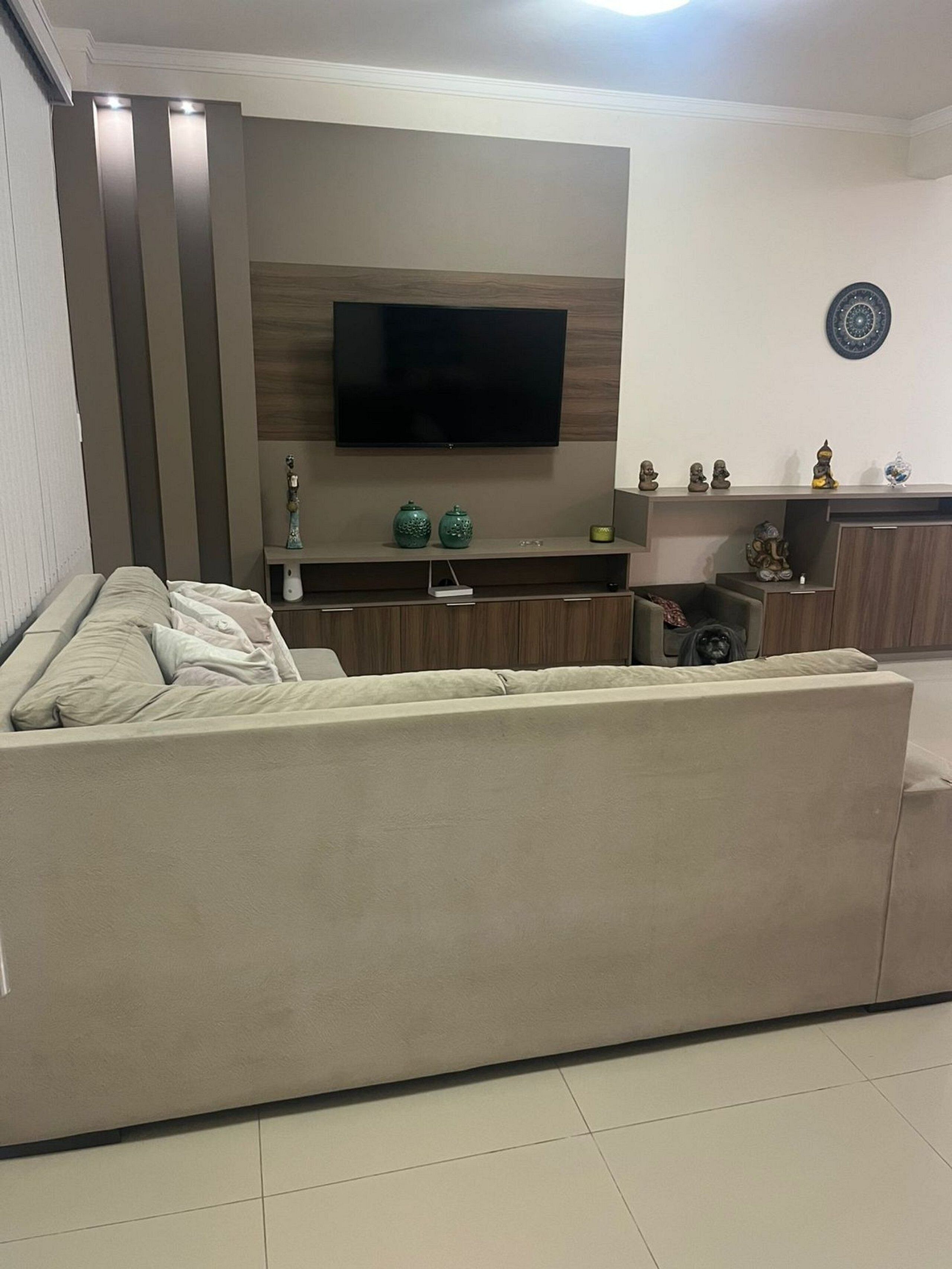 Casa Comfort Rio Vermelho - Florianópolis | Área de estar | Smart TV 40 polegadas com canais digitais, Netflix