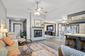 Smart TV, fireplace, ping pong, books