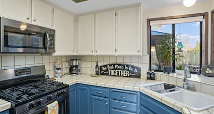 Sweet & Cozy, Bird Themed Nest, w/ Hot Tub & Fire Pit. 9 min to Turtle Bay