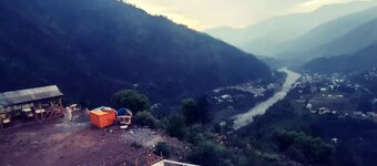 Located in Muzaffarabad, Sky Resort AJK Pattika has a Iconic View Garden,terrace