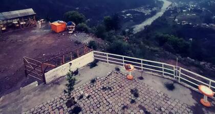 Located in Muzaffarabad, Sky Resort AJK Pattika has a Iconic View Garden,terrace