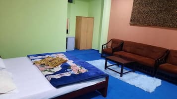 5 bedrooms, in-room safe, desk, iron/ironing board