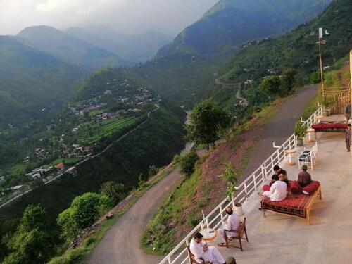 Located in Muzaffarabad, Sky Resort AJK Pattika has a Iconic View Garden,terrace