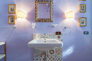Villa, 3 habitaciones, patio, vista al jardín | Baño