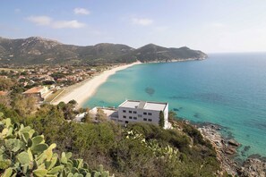 Villa, 3 habitaciones, patio, vista al jardín | Playa