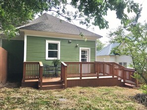 Exterior - Walk to downtown, spas, shops & bike trails- stylish, affordable, pet friendly (Hot Springs)