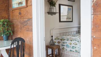 2 bedrooms, desk, iron/ironing board, travel crib