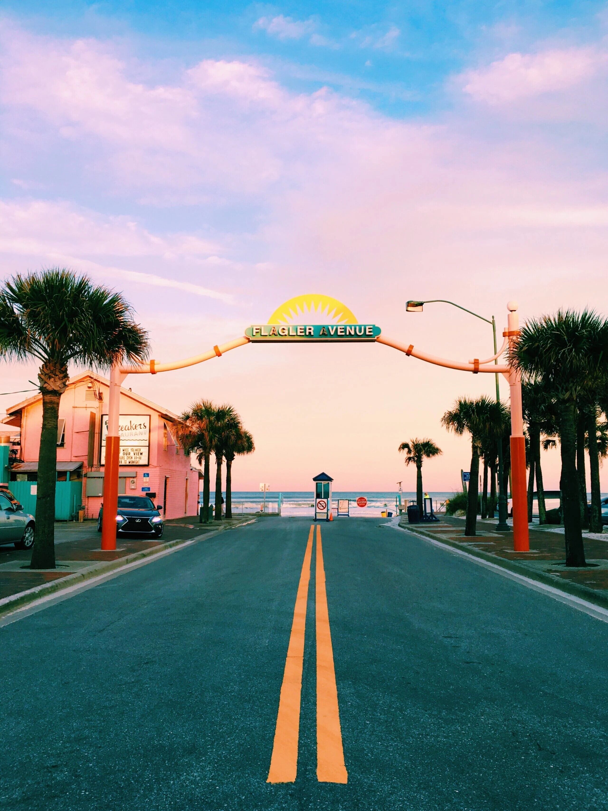 SUN FUN & FOOD in New Smyrna Beach, FL - 2 BLOCKS to the BEACH & Flagler Avenue!