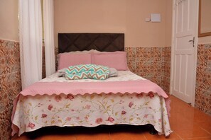 3 多间卧室、免费 WiFi、床单