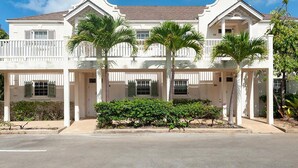 Apartment, 2 Bedrooms, Balcony, Garden View | Bahagian luar