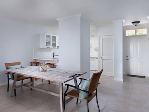 Apartment, 2 Bedrooms, Balcony, Garden View | Interior