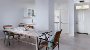 Apartment, 2 Bedrooms, Balcony, Garden View | Interior