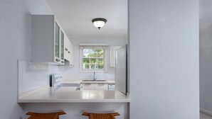 Apartment, 2 Bedrooms, Balcony, Garden View | Dapur peribadi