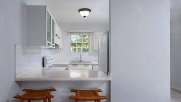 Apartment, 2 Bedrooms, Balcony, Garden View | Dapur peribadi