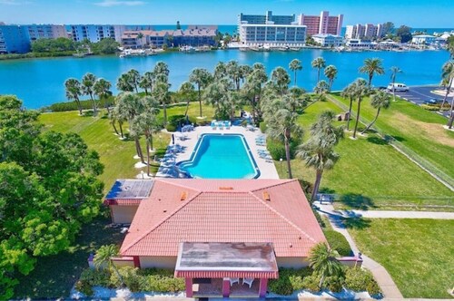 Annabelle's Intracoastal Condo 2 Bed/ 2 bath