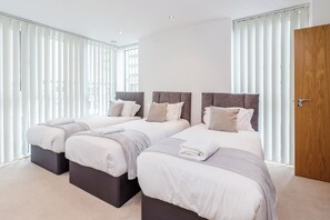 2 soverom, skrivebord, strykejern/-brett og wi-fi (inkludert)