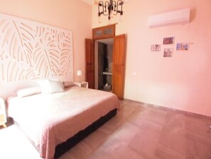 2 bedrooms, iron/ironing board, WiFi, bed sheets - Amplia Suite de 2R con Cocineta, Comedor, Patio y Mini Alberca Privada (Mérida)