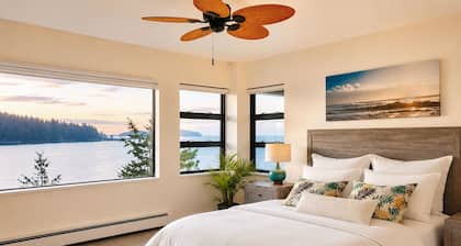 Waterfront Room with Private Bath and Deck Near Marina, Private Beach Access