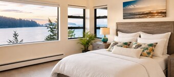 Waterfront Room with Private Bath and Deck Near Marina, Private Beach Access