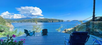 Waterfront Room with Private Bath and Deck Near Marina, Private Beach Access