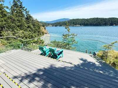 Waterfront Room with Private Bath and Deck Near Marina, Private Beach Access