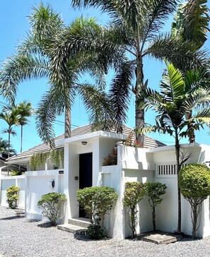 A modern building with a white exterior, a door, and a small porch area. - Baan Tai Tara 4, Private Pool Villa by Ban Tai Beach (Koh Samui)