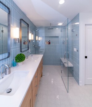 Badewanne, Haartrockner, Bidet, Handtücher