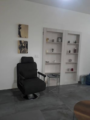 Studio, 1 Bedroom, Smoking, City View | Living area