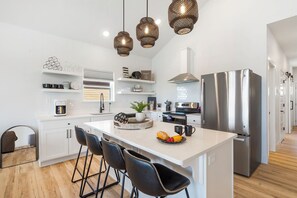 Fridge, microwave, oven, stovetop - Outdoor TV & Fireplace,  Big Lake Views, Game Room, Free SDC Tickets, (Kimberling City)