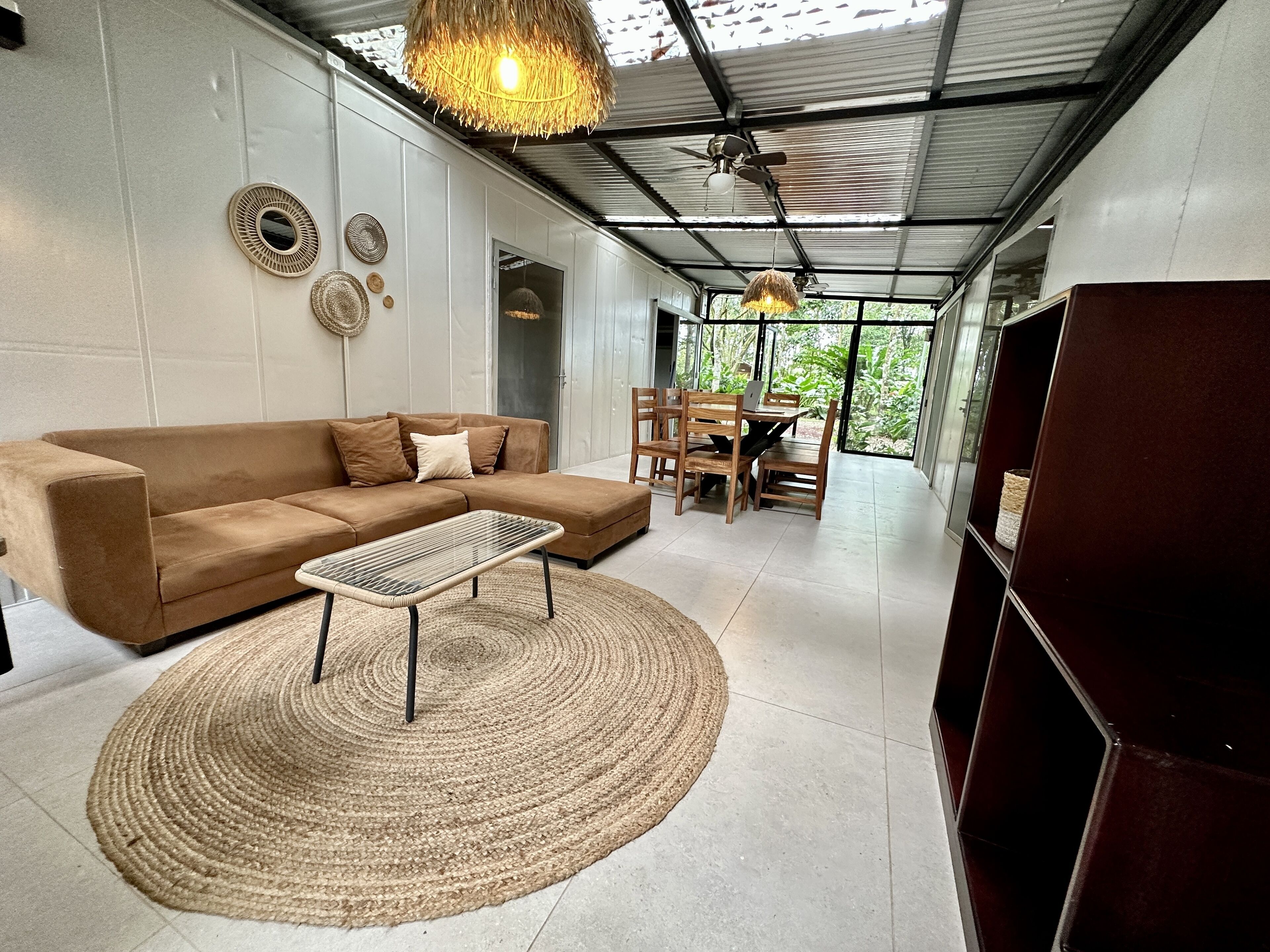 Villa familiar, 4 habitaciones | Área de sala de estar | Televisión de pantalla plana 