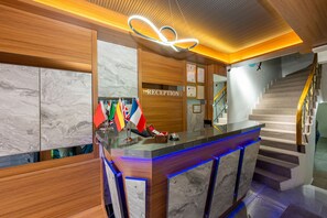 Reception - Mayza Otel (Istanbul)