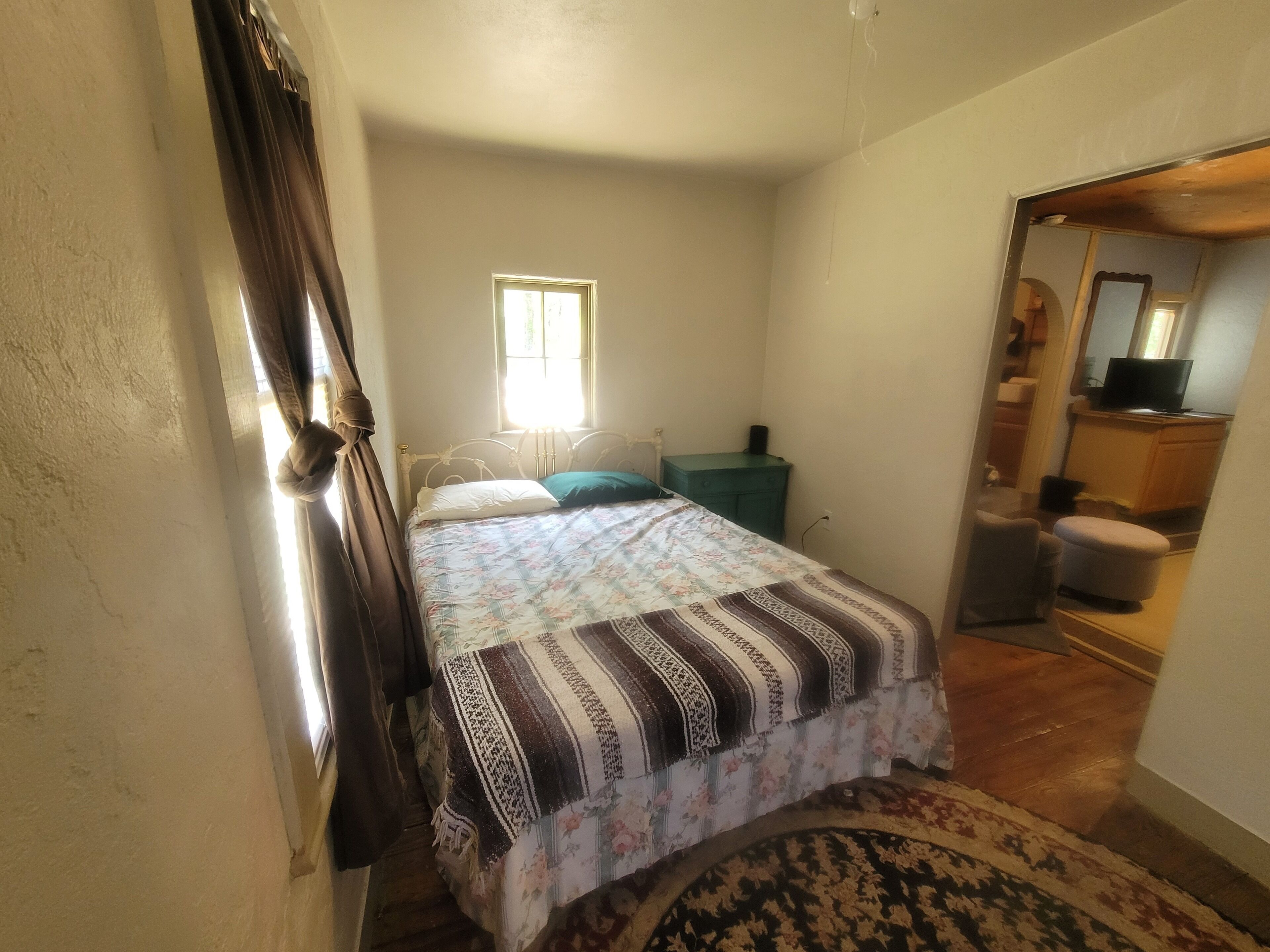 2 bedrooms, bed sheets