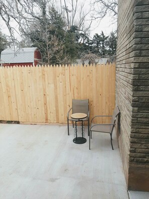 Terrace/patio - Peaceful Studio for Couples or Business Travel Queen bed, Roku TV, good Wi-Fi. (Amarillo)