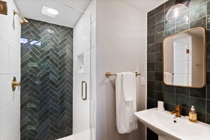 Douche, serviettes fournies