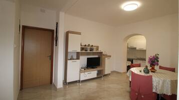 Apartment, 2 Bedrooms, Terrace, Garden View | Living room