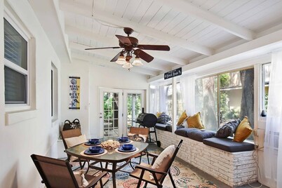 Brice Sea Shell Stay - charming Jekyll Island duplex short walk to beach