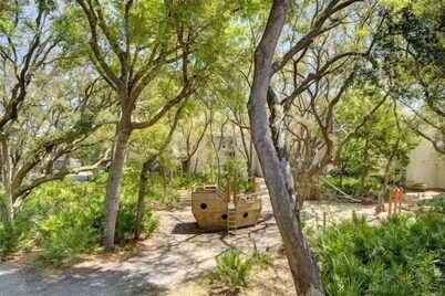 Villa 453 - fantastic condo close to pool and beaches